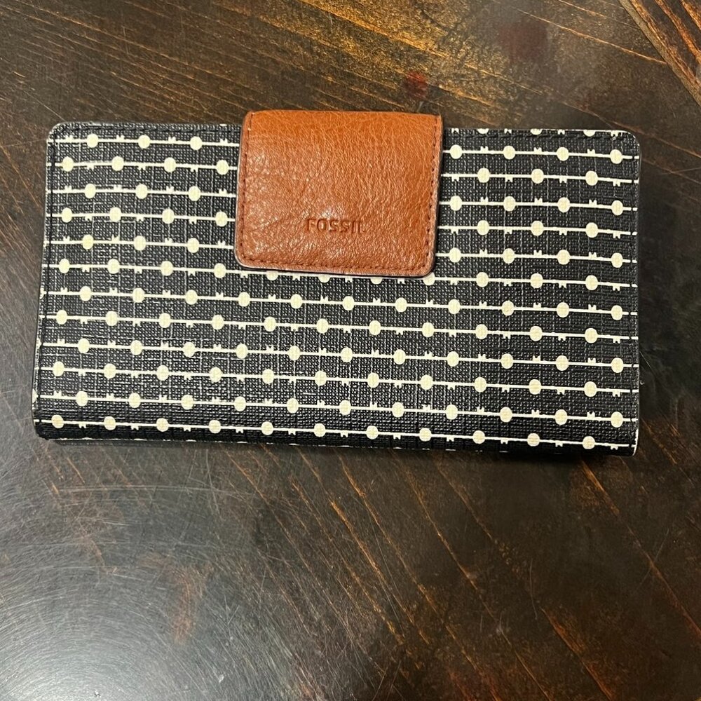Fossil Snap Closure Wallet | Black & White Print | Leather Trim